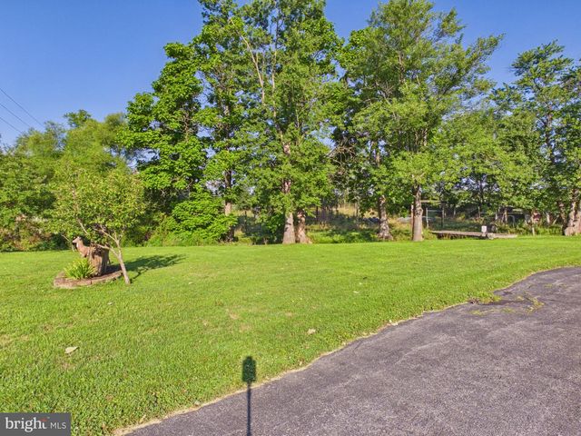 8664 JONESTOWN RD, Grantville, PA 17028