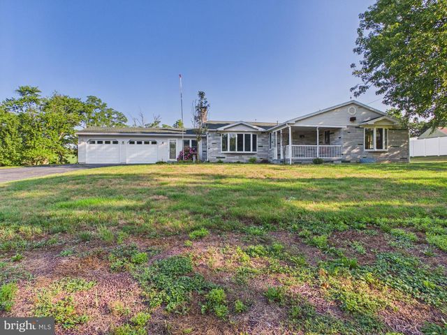 8664 JONESTOWN RD, Grantville, PA 17028