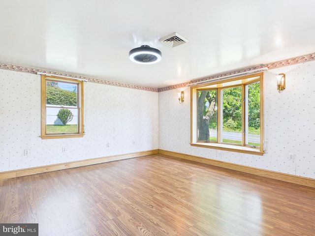 8664 JONESTOWN RD, Grantville, PA 17028