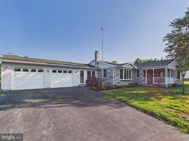 8664 JONESTOWN RD, Grantville, PA 17028