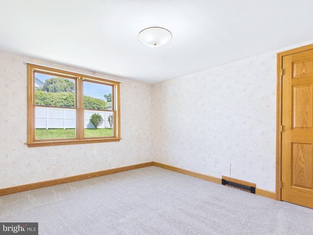 8664 JONESTOWN RD, Grantville, PA 17028