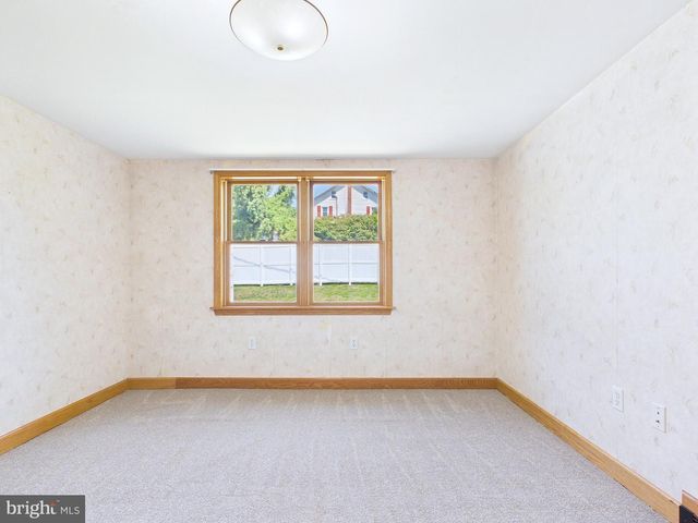 8664 JONESTOWN RD, Grantville, PA 17028