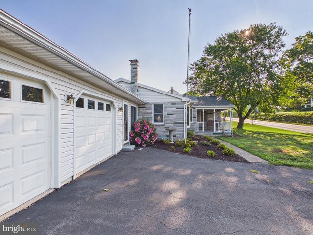 8664 JONESTOWN RD, Grantville, PA 17028