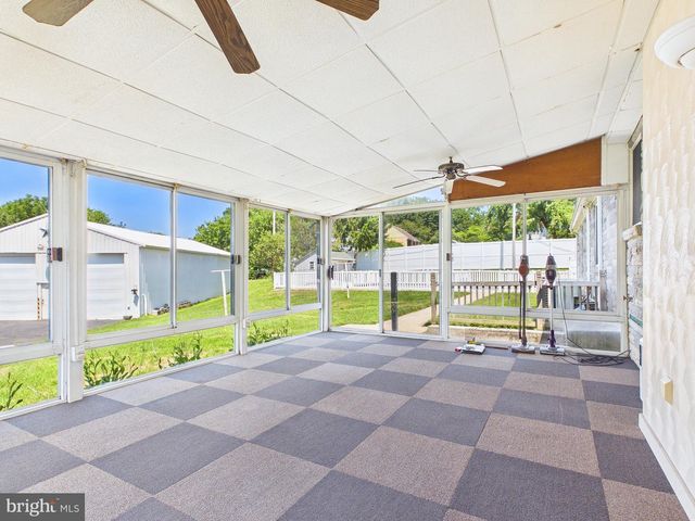 8664 JONESTOWN RD, Grantville, PA 17028