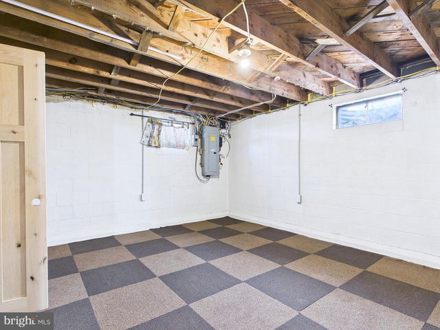 8664 JONESTOWN RD, Grantville, PA 17028