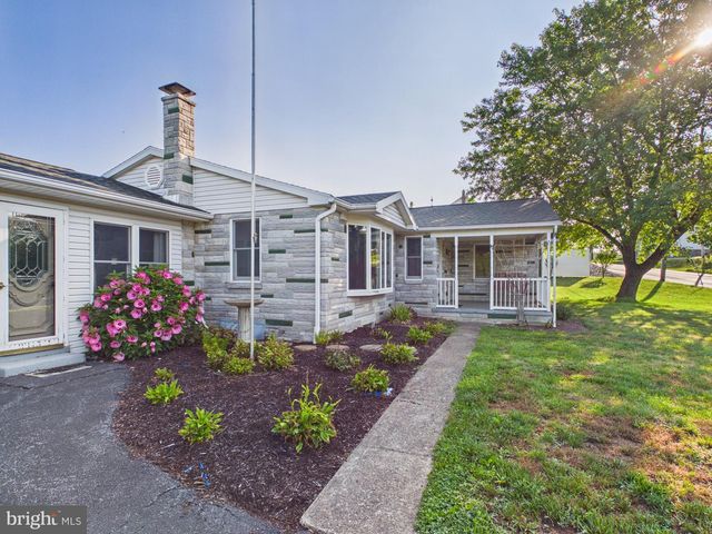 8664 JONESTOWN RD, Grantville, PA 17028
