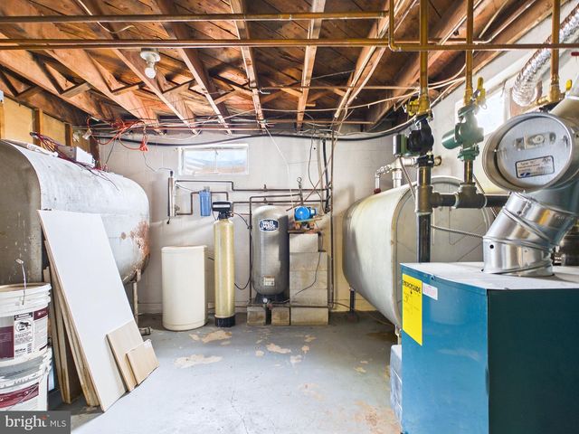 8664 JONESTOWN RD, Grantville, PA 17028