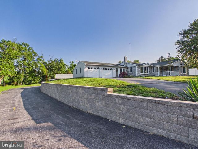 8664 JONESTOWN RD, Grantville, PA 17028