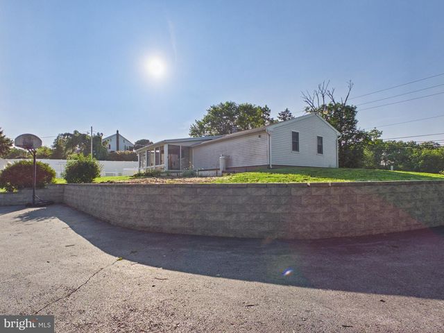 8664 JONESTOWN RD, Grantville, PA 17028