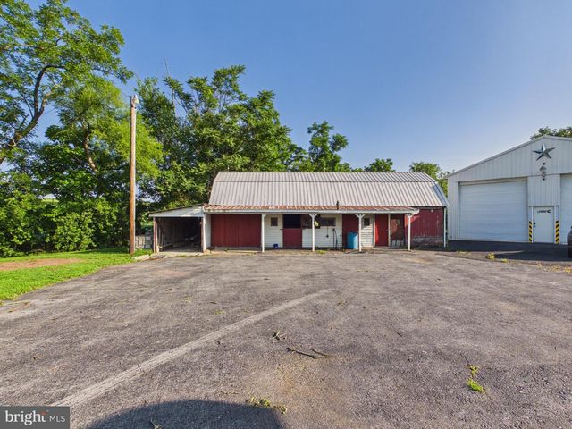 8664 JONESTOWN RD, Grantville, PA 17028