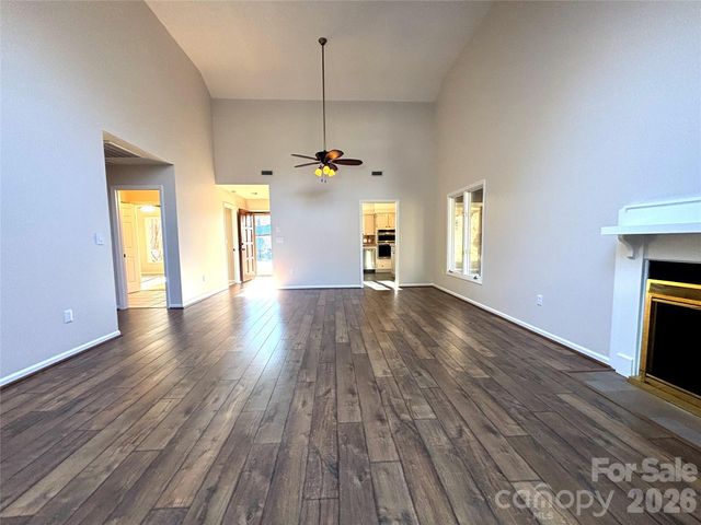 1754 12th Street NE, Hickory, NC 28601