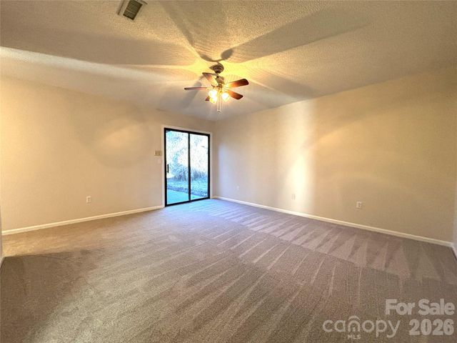 1754 12th Street NE, Hickory, NC 28601