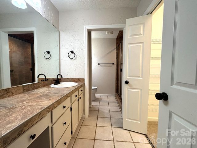 1754 12th Street NE, Hickory, NC 28601