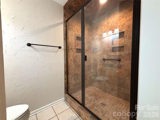 1754 12th Street NE, Hickory, NC 28601