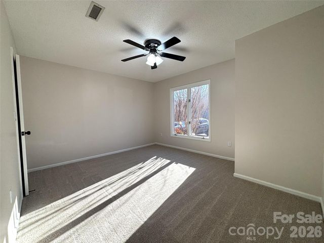 1754 12th Street NE, Hickory, NC 28601