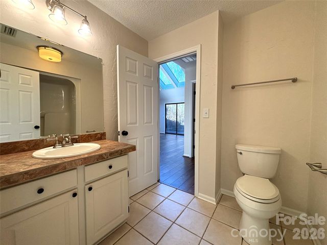 1754 12th Street NE, Hickory, NC 28601