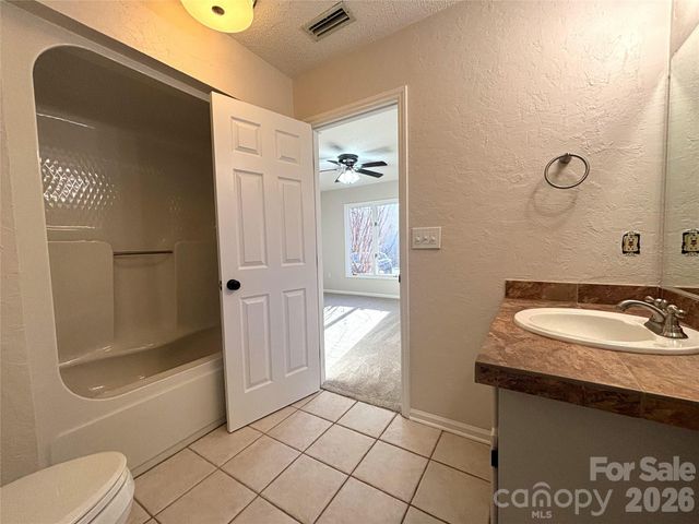 1754 12th Street NE, Hickory, NC 28601