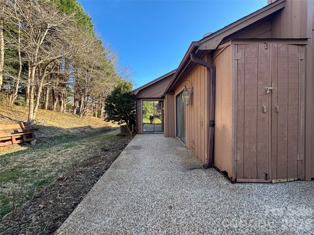 1754 12th Street NE, Hickory, NC 28601