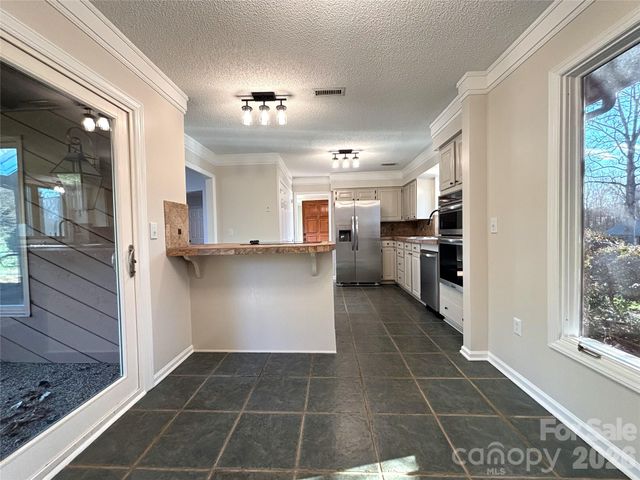 1754 12th Street NE, Hickory, NC 28601