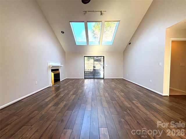 1754 12th Street NE, Hickory, NC 28601