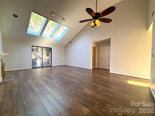 1754 12th Street NE, Hickory, NC 28601