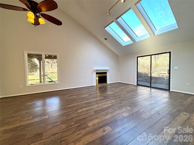 1754 12th Street NE, Hickory, NC 28601