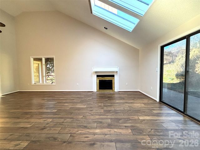 1754 12th Street NE, Hickory, NC 28601