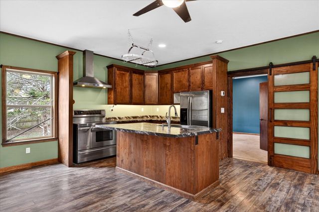 751 S Farm Road 197, Springfield, MO 65809