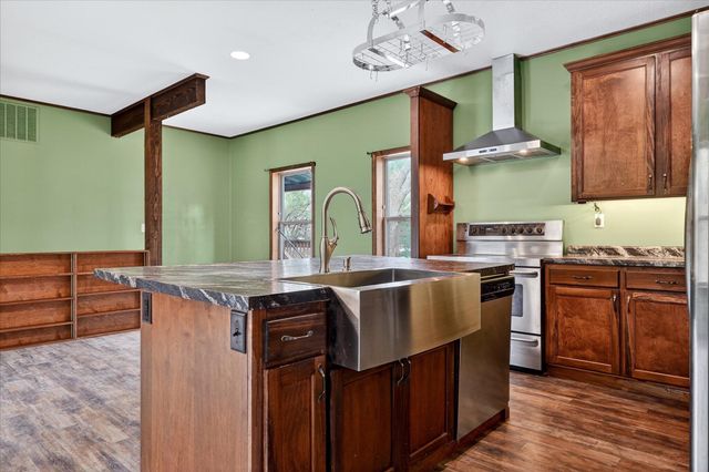 751 S Farm Road 197, Springfield, MO 65809