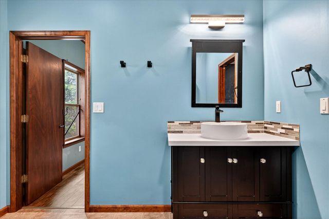 751 S Farm Road 197, Springfield, MO 65809