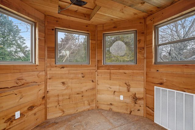 751 S Farm Road 197, Springfield, MO 65809