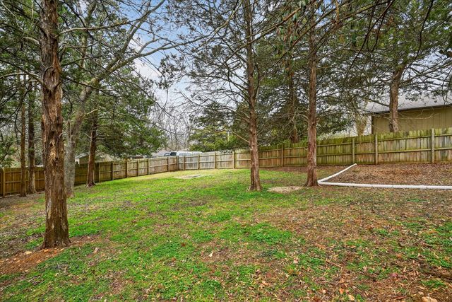 751 S Farm Road 197, Springfield, MO 65809