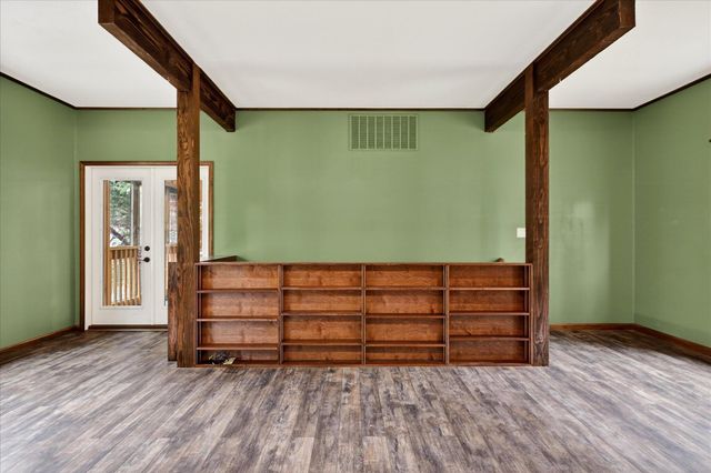 751 S Farm Road 197, Springfield, MO 65809