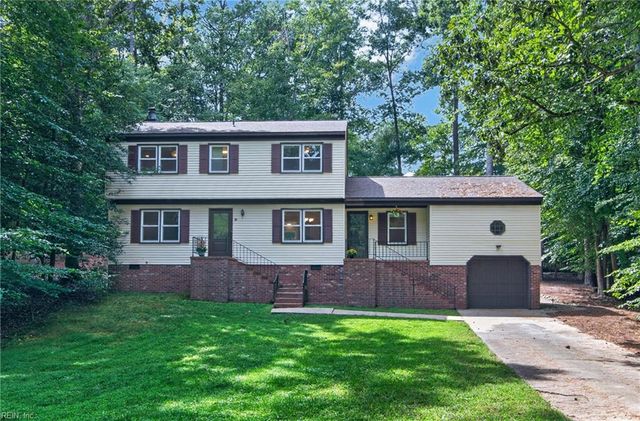 102 Castle LN, Williamsburg, VA 23185