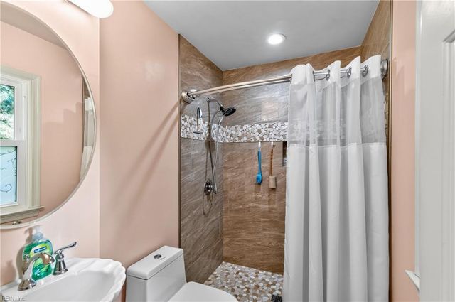 102 Castle LN, Williamsburg, VA 23185