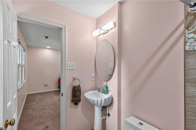 102 Castle LN, Williamsburg, VA 23185