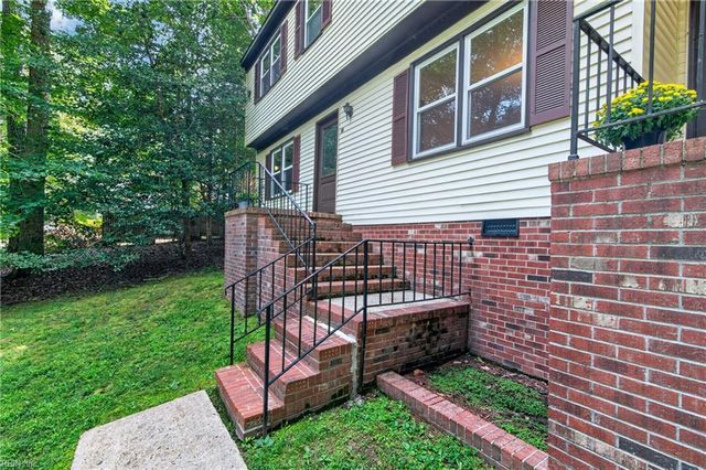 102 Castle LN, Williamsburg, VA 23185