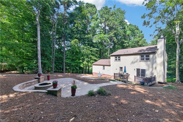 102 Castle LN, Williamsburg, VA 23185