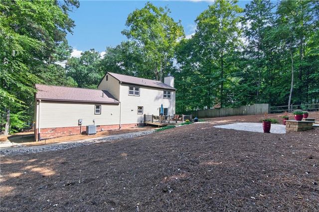 102 Castle LN, Williamsburg, VA 23185