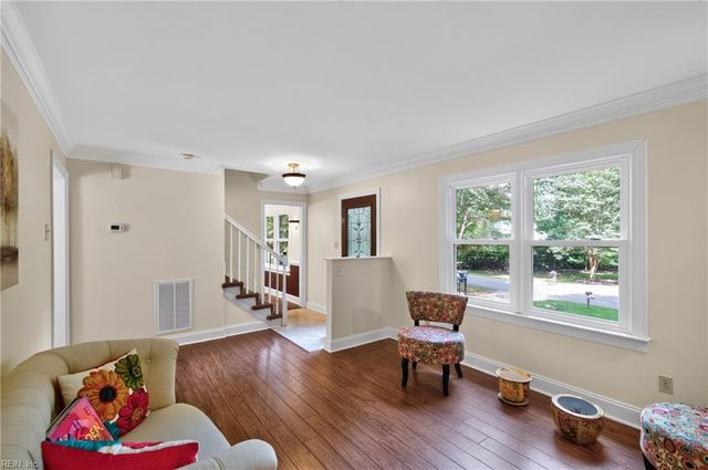 102 Castle LN, Williamsburg, VA 23185