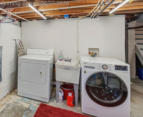 18905 Maplewood Street, Livonia, MI 48152