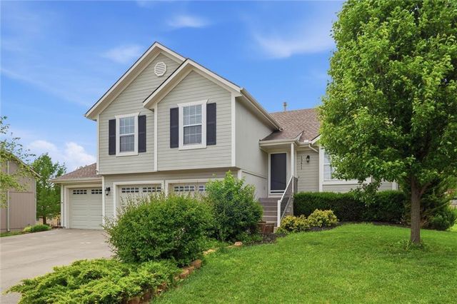 12411 Live Oak Circle, Peculiar, MO 64078