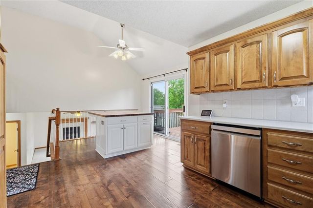 12411 Live Oak Circle, Peculiar, MO 64078