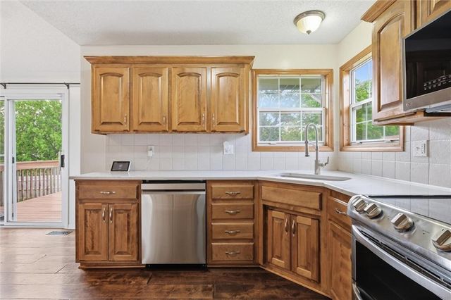 12411 Live Oak Circle, Peculiar, MO 64078