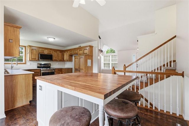 12411 Live Oak Circle, Peculiar, MO 64078