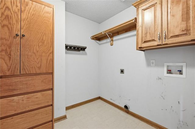 12411 Live Oak Circle, Peculiar, MO 64078