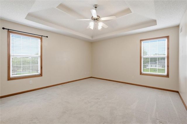 12411 Live Oak Circle, Peculiar, MO 64078