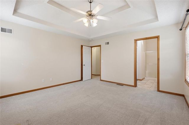 12411 Live Oak Circle, Peculiar, MO 64078