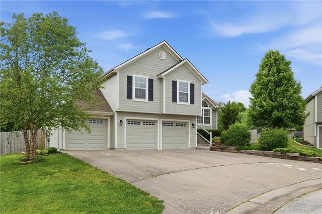 12411 Live Oak Circle, Peculiar, MO 64078