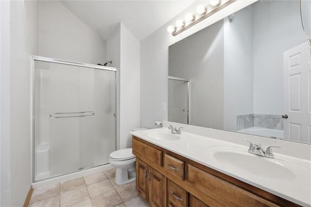 12411 Live Oak Circle, Peculiar, MO 64078